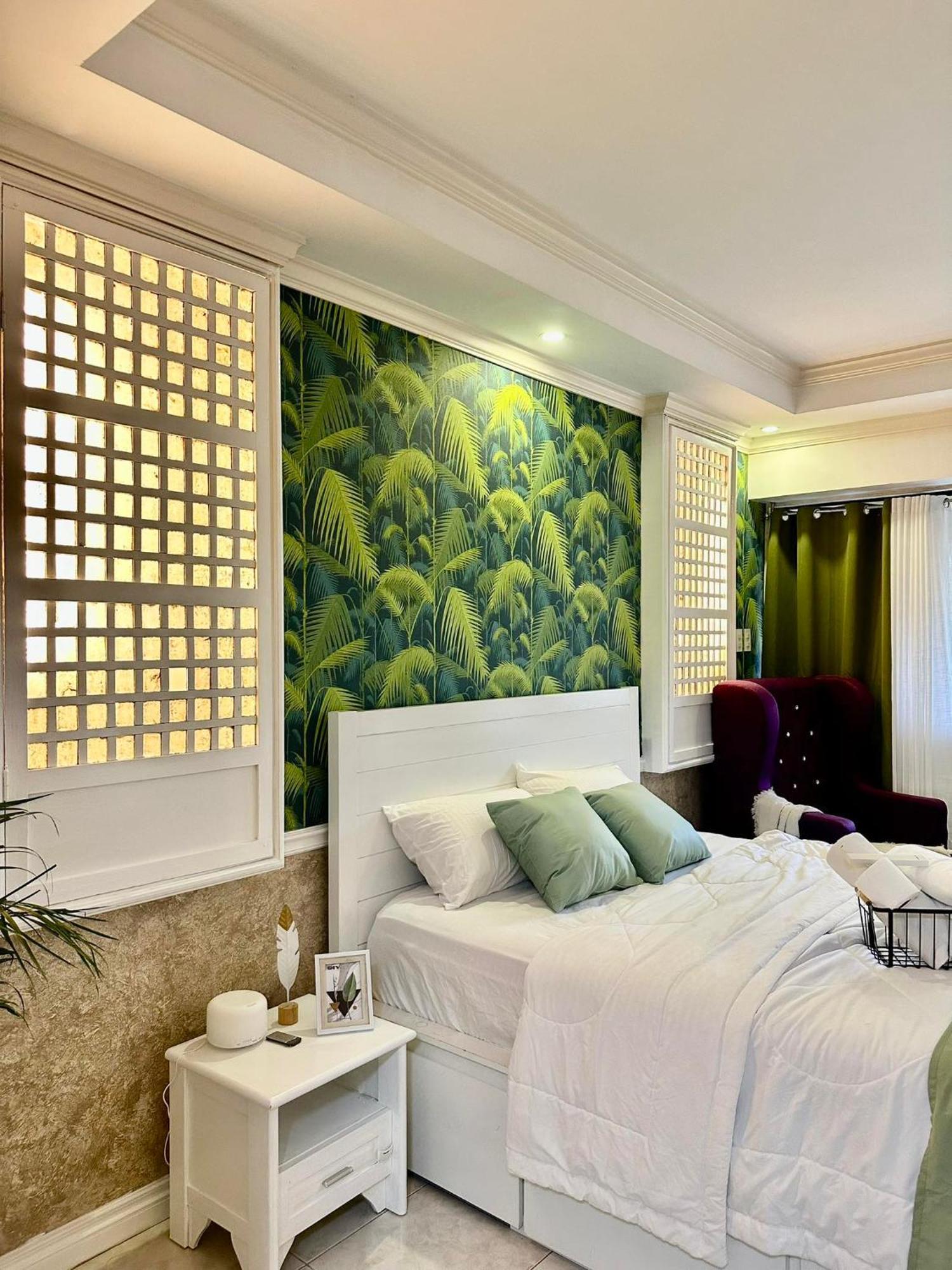 One Bedroom With Balcony By Christine Suites Ph In Greenbelt Radisson Makati City Exterior photo
